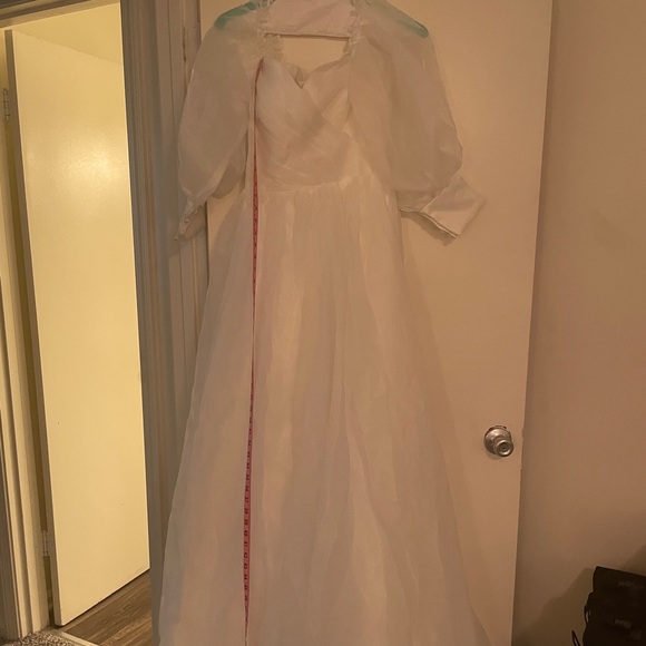 Hebeos Organza Ruched Bodice Puff Sleeve Ballgown Wedding Dress in Size 2 - Picture 8 of 9